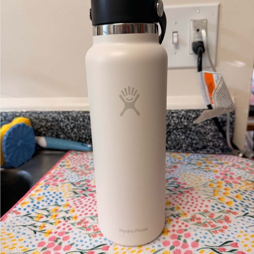 Hydro Flask White Water Bottle 40oz
